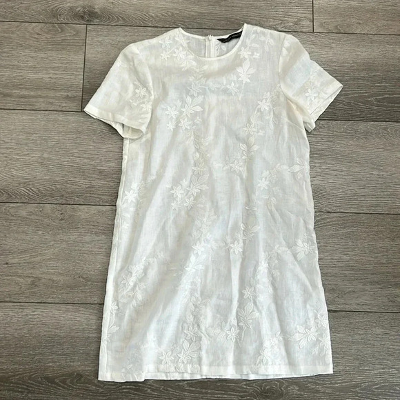 White shortsleeve all over embroidered dress - Picture 1 of 5